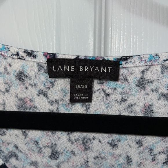 Woman’s plus size, short sleeve shirt from Lane Bryant - Picture 2 of 4